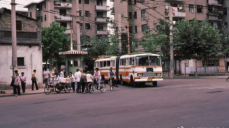 渚靛崕鏃ュ啗鍏借缁濈増鐓х墖,鏃ュ啗渚靛崕鍏借