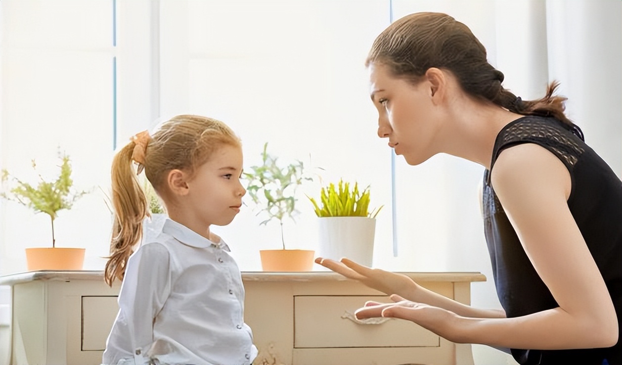 孩子玩的室内游乐场被打,孩子玩耍时老是被另外一个孩子打