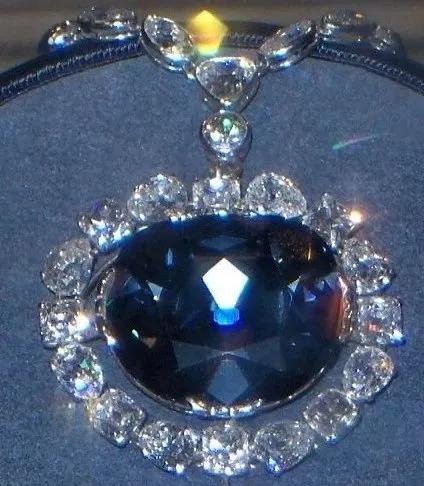 分享钻石选购小技巧,挑选钻石需要注意哪几个坑