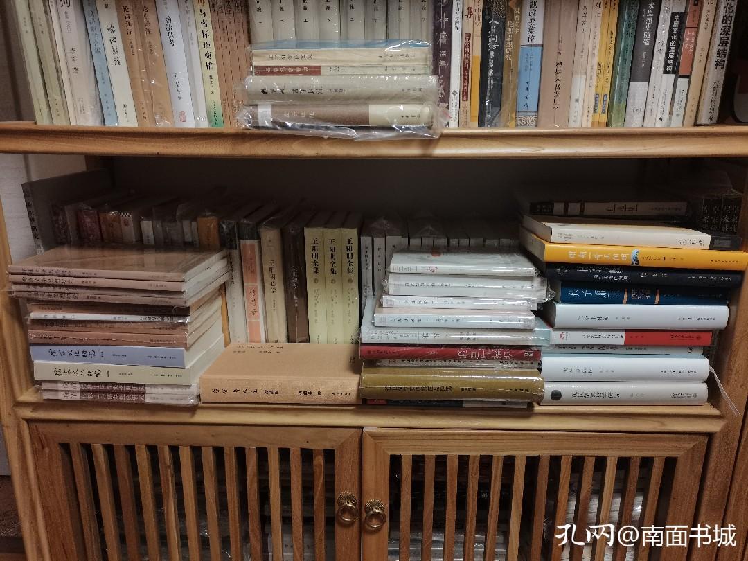 隔段时间调整一下书架，让书也“活动”一下，对保存书籍也有好处