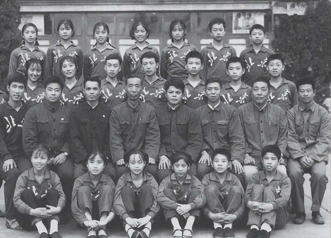 黄秋燕和李连杰有几个孩子,黄秋燕的两个女儿还认李连杰吗