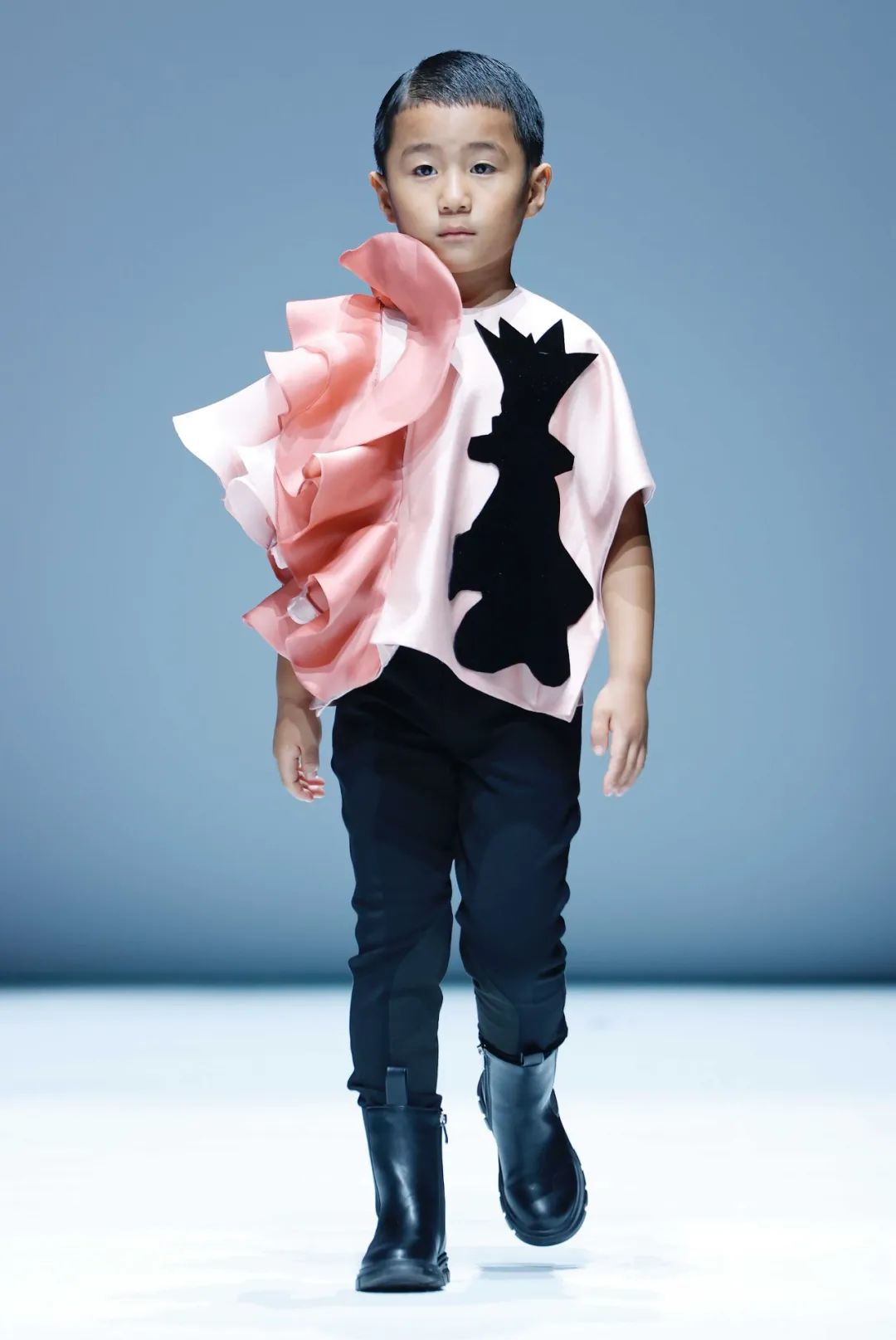 “铁皮青蛙”玩起来！|AW23童话小镇童装报名开启！