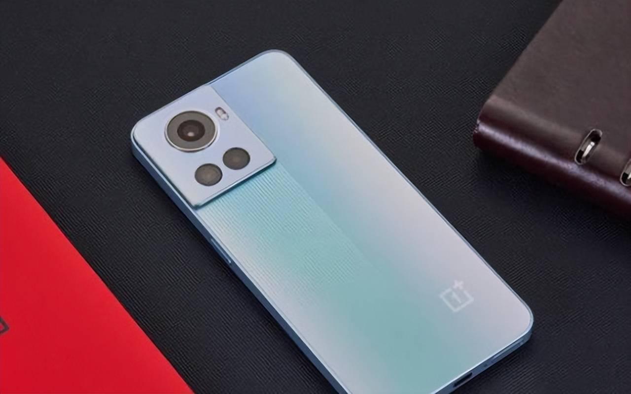 目前最值得买手机是哪一款,2500元最值得买手机