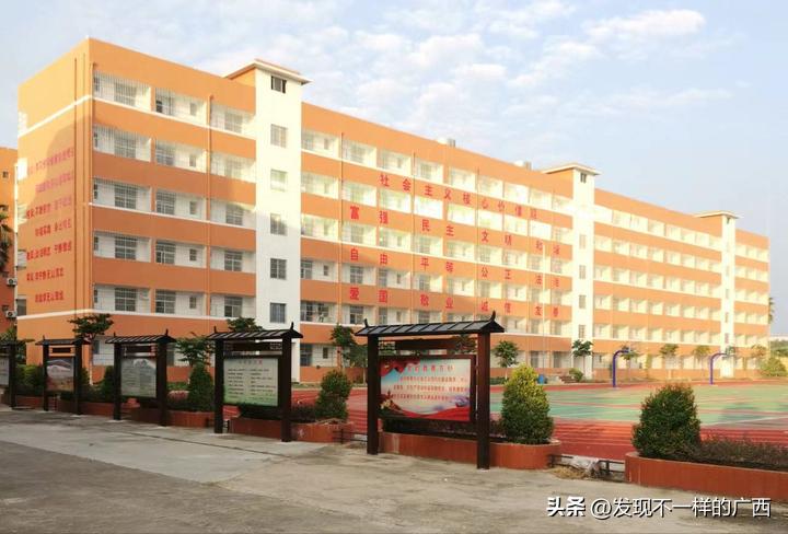 啥情况，北海这几栋准备用来做一所高中的厂房被拍卖了，6816万起