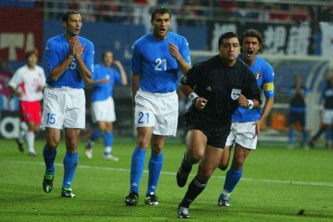 盘点足坛红牌名场面,盘点足坛三巨头搞笑场面