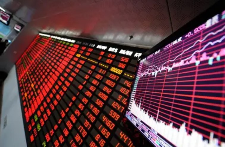 “无知女贪”李启红：炒股4个月敛财1983万元，判11年罚2000万