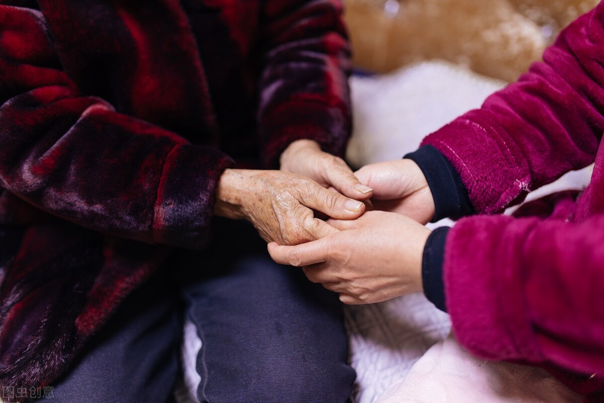 给亲戚做保姆的心酸事,55岁做保姆一月2800元