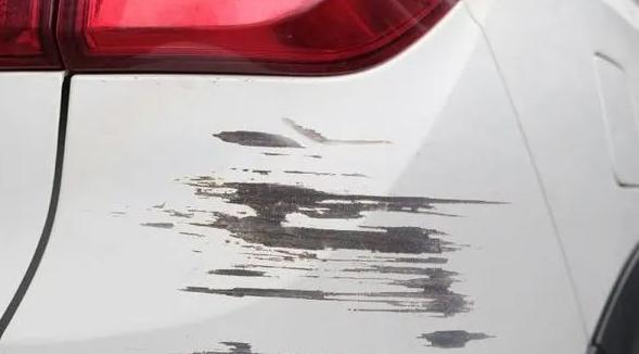 为什么不建议汽车打蜡,为啥不建议给车贴膜