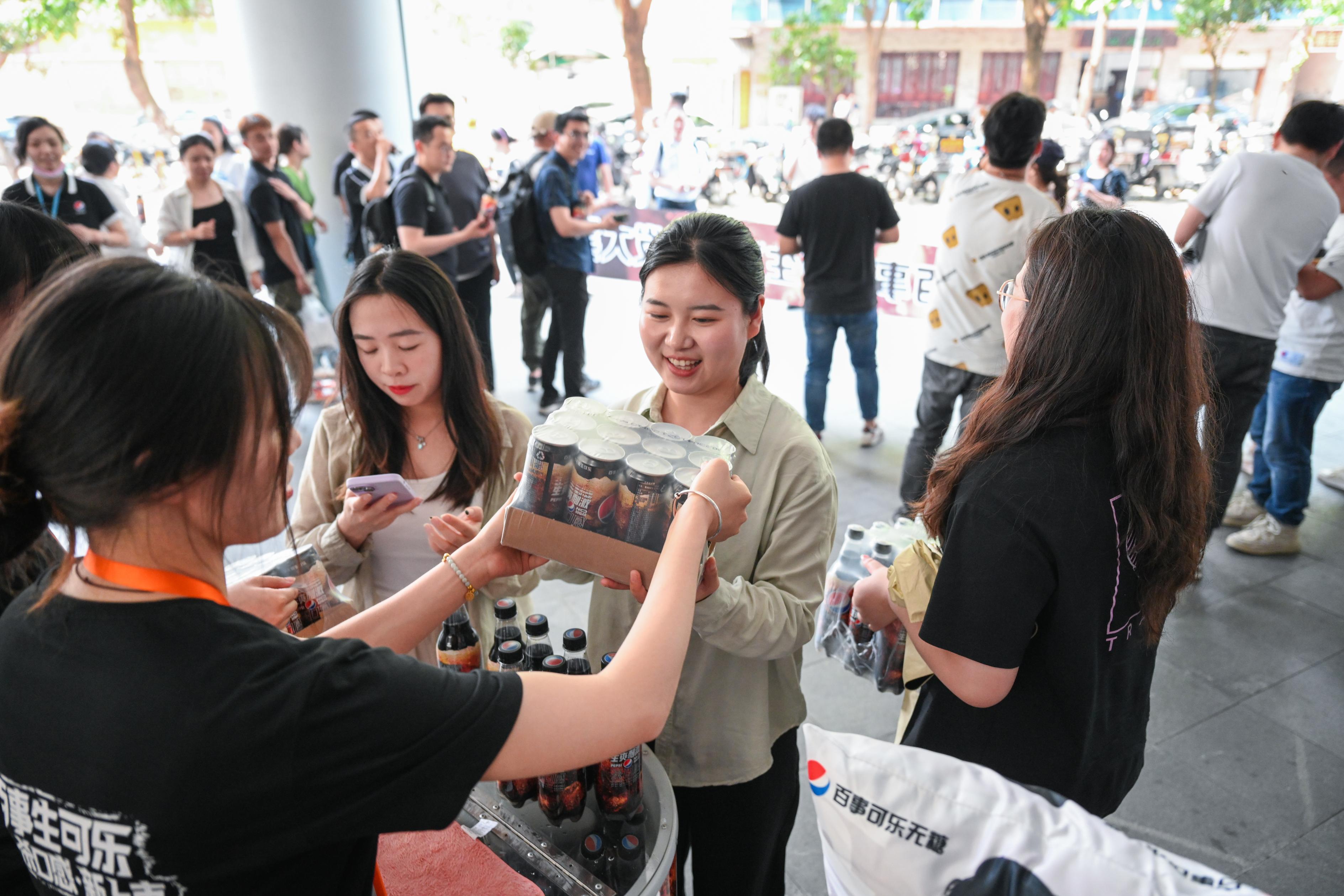 百事可乐生可乐直播,百事可乐无糖24罐直播