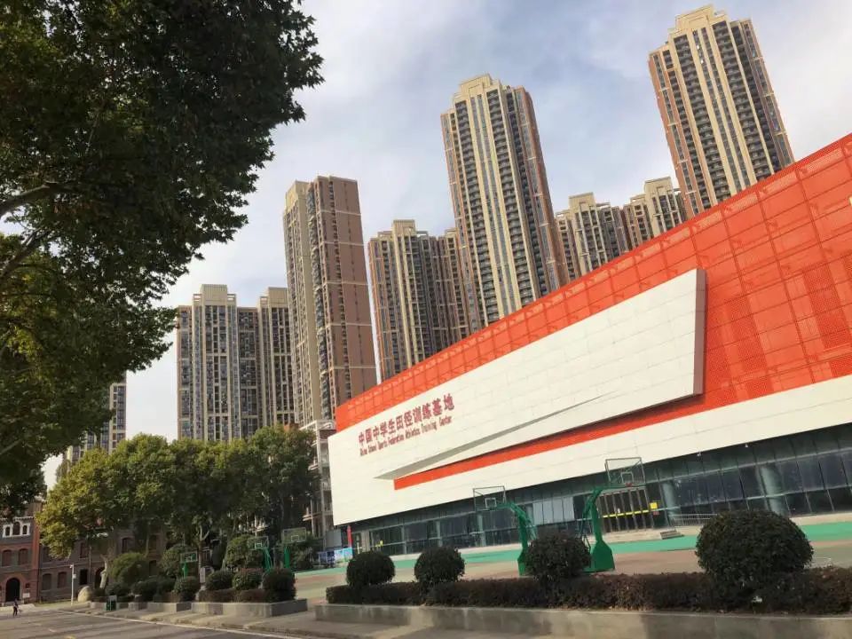 姝︽眽鐧惧勾鍚嶆牎,姝︽眽鐧惧勾楂樹腑