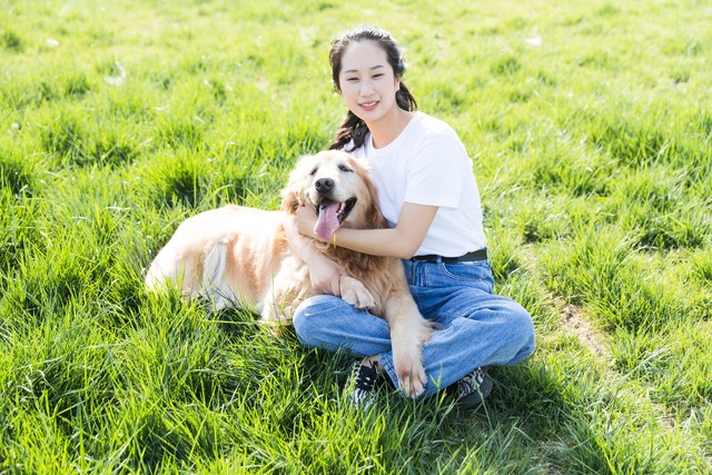 家里养个狗有什么好处,养两只狗狗的好处和坏处