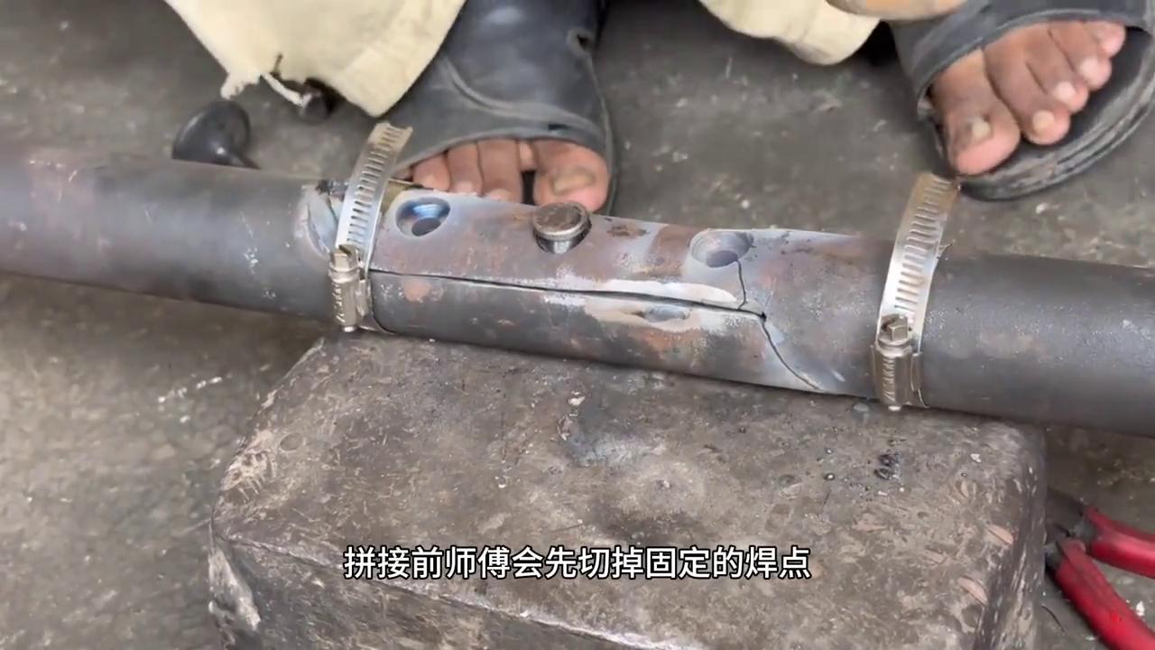 巴铁师傅三颗铆钉修复断裂的卡车半轴#专业的事交给专业的人