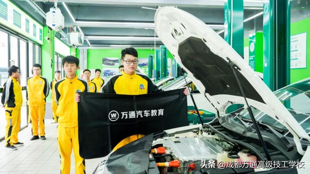 中专毕业学什么技术比较有前途,初中生辍学学什么技术有前途