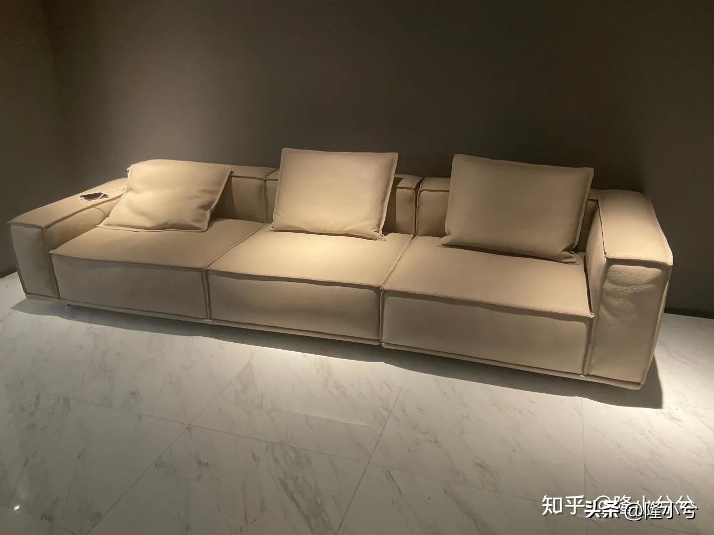 单人沙发舒适度推荐,适合人体舒适度的沙发