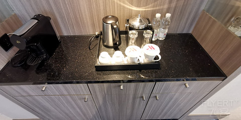 南宁鑫伟万豪酒店离南宁站多远,南宁鑫伟万豪酒店房间内容