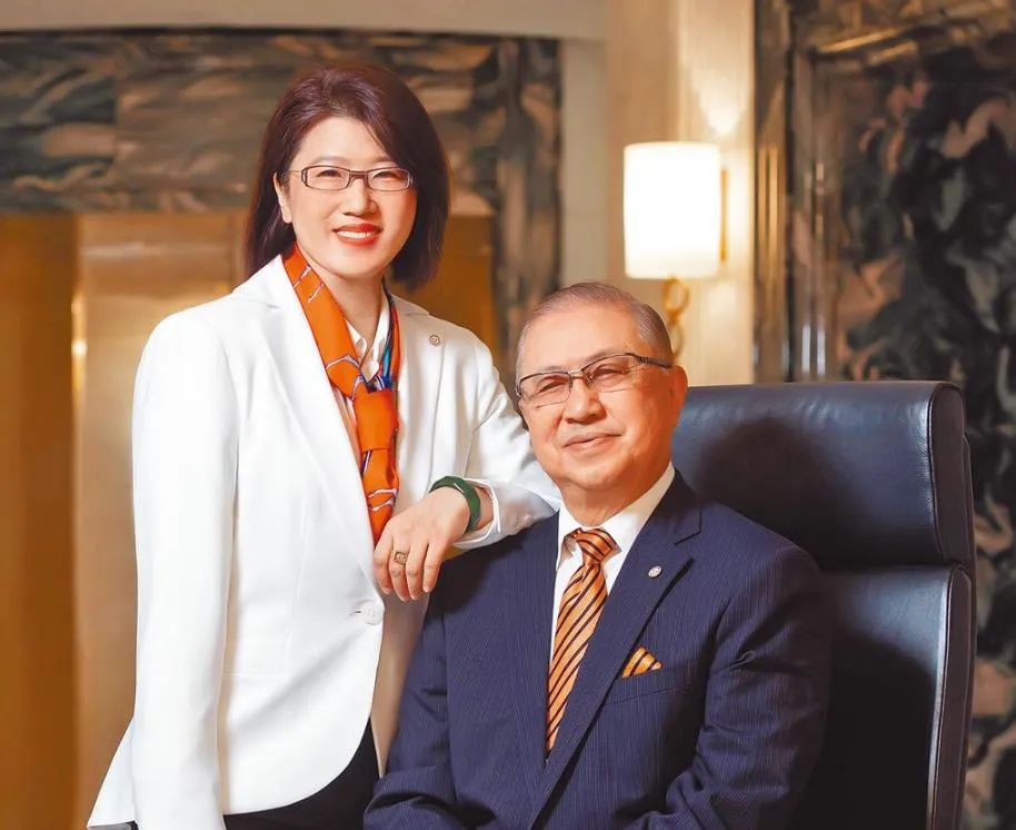 单身的王道公主骆怡君接班有成，为免父母挂心人工受孕圆了妈妈梦