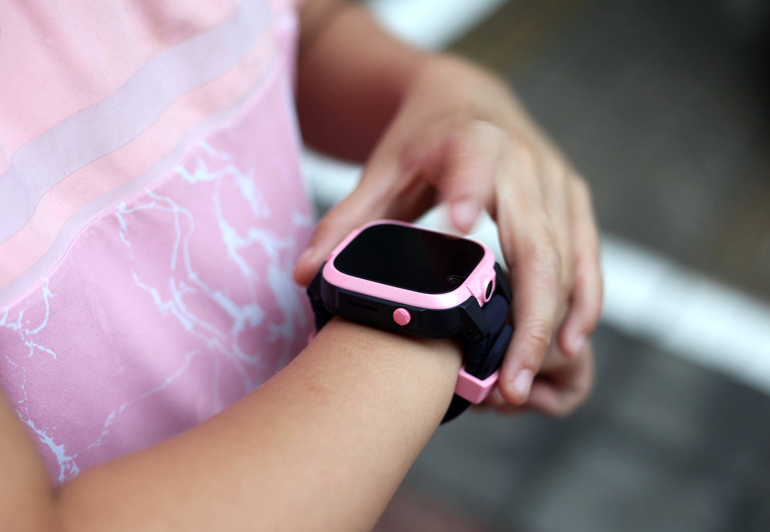 带小朋友去买小天才儿童电话手表,小寻3儿童电话手表测评