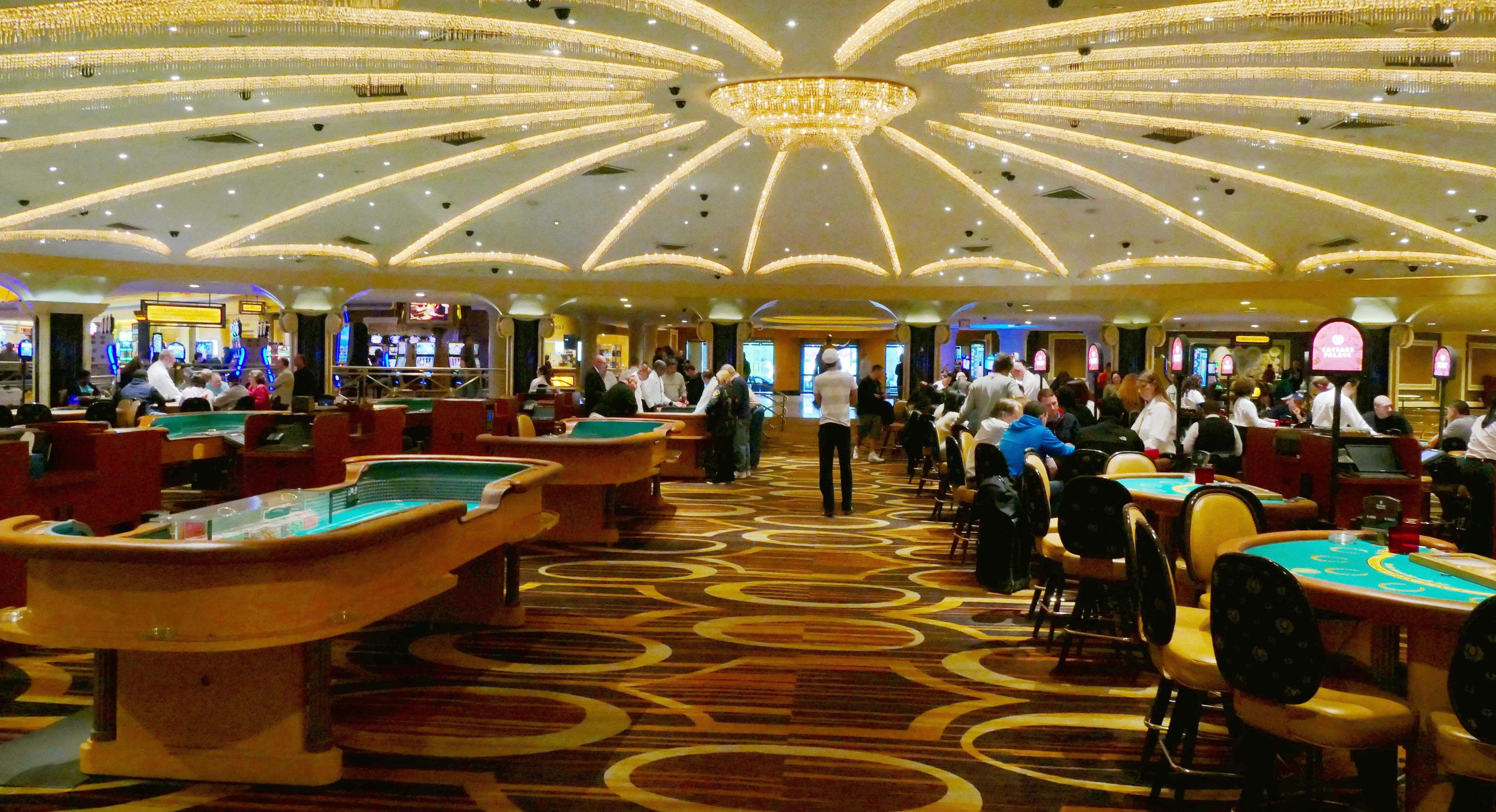 中美娱乐之都，澳门与拉斯维加斯，美女富豪云集，澳门还需努力