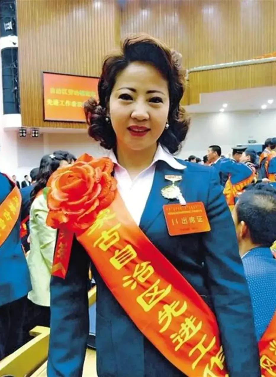 李少莉耳饰,李少莉耳饰什么牌子的