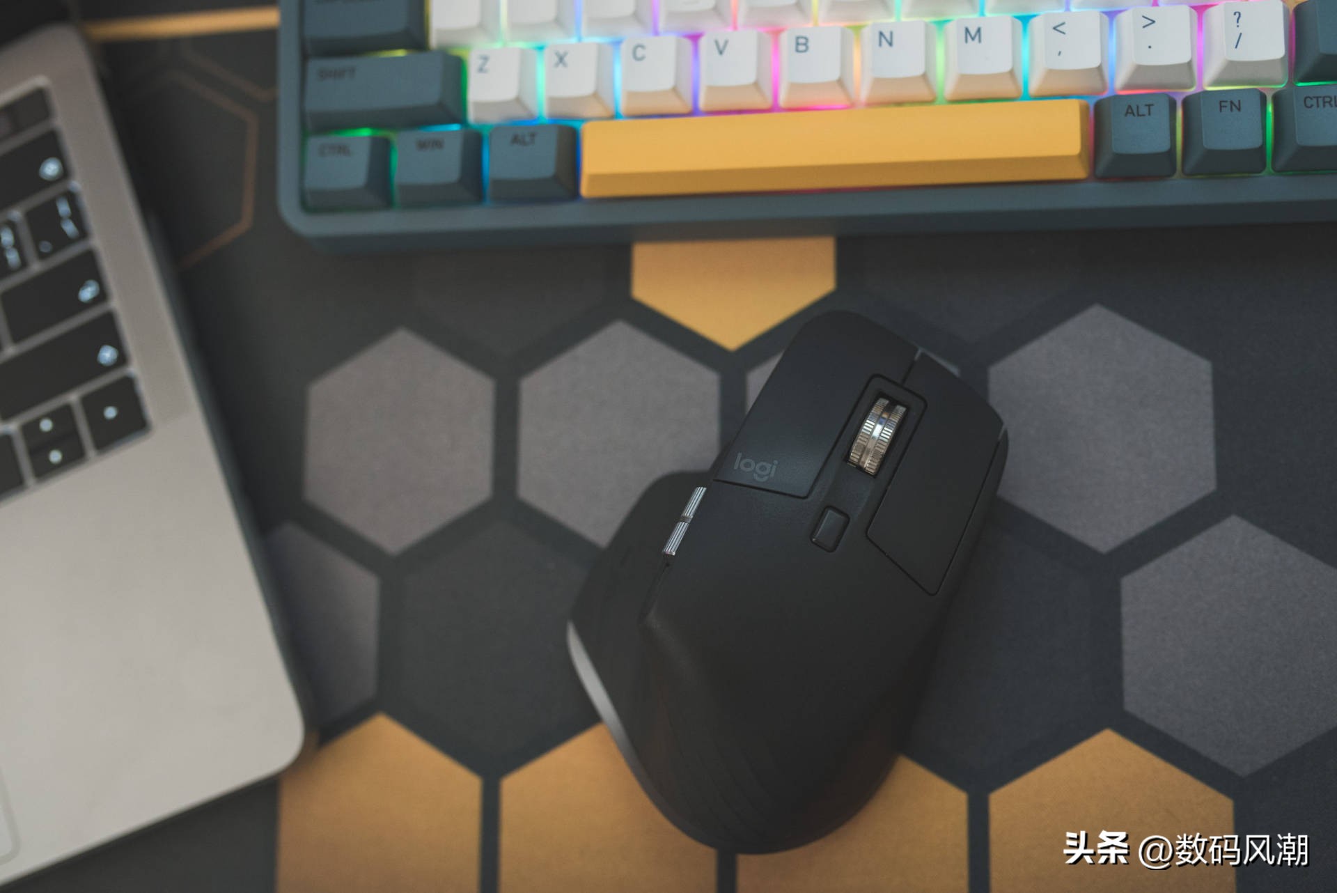 晒出心目中的桌搭工作台，十件新老数码单品，总有一件你会想入手