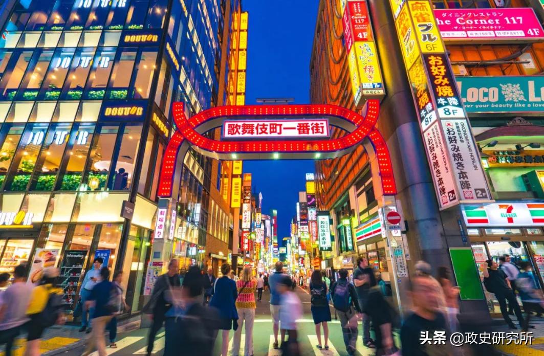 每年创收700亿美元，AV电影风靡全球，日本色情业为何如此发达？