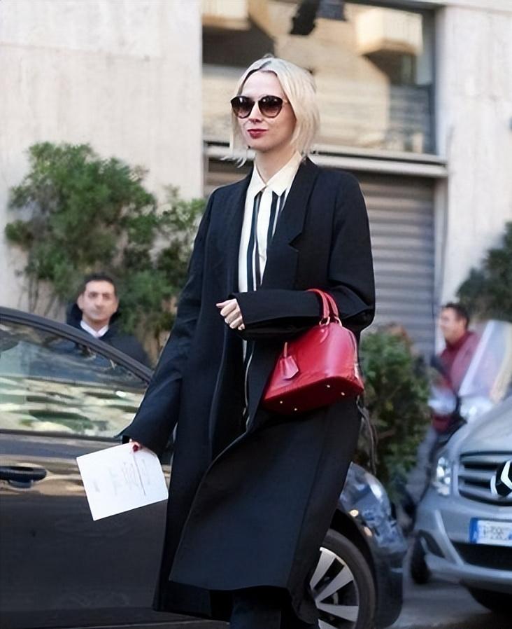 lvonthego包包中号值得入手,lv的victoire包包值得买吗