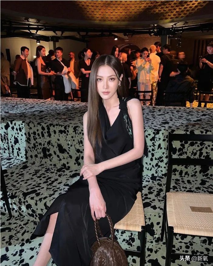 出道幻视Lisa后期艳过AB，为什么这张脸怎么折腾都好看啊…