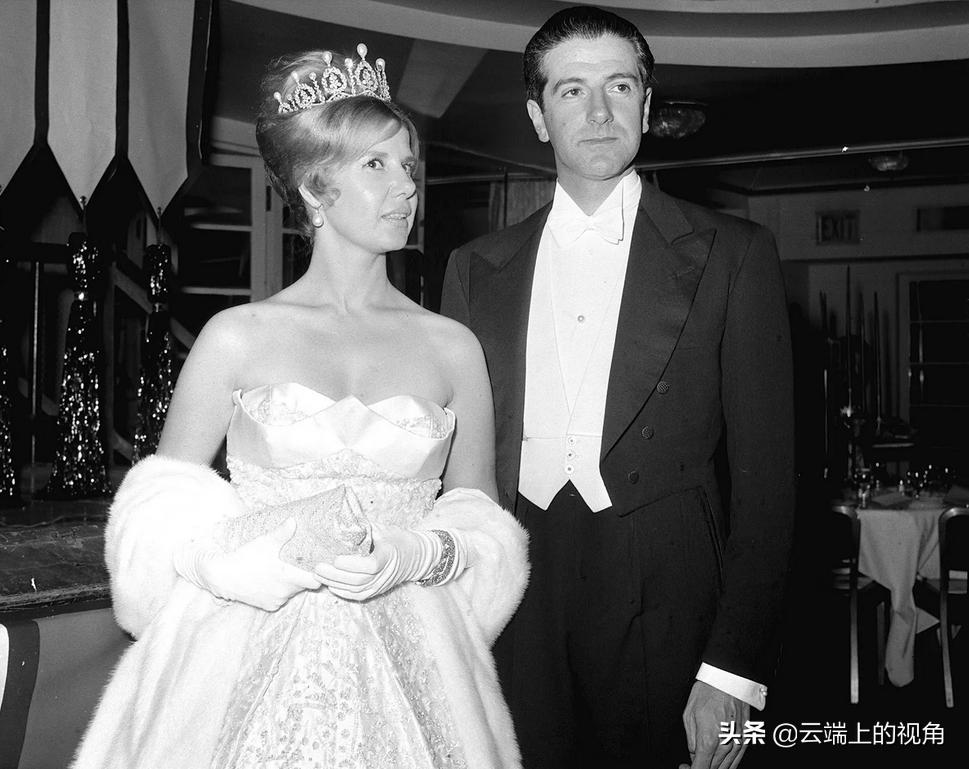 西班牙公爵是个整容怪咖，她用亲身经历告诉人们有钱也买不到美貌