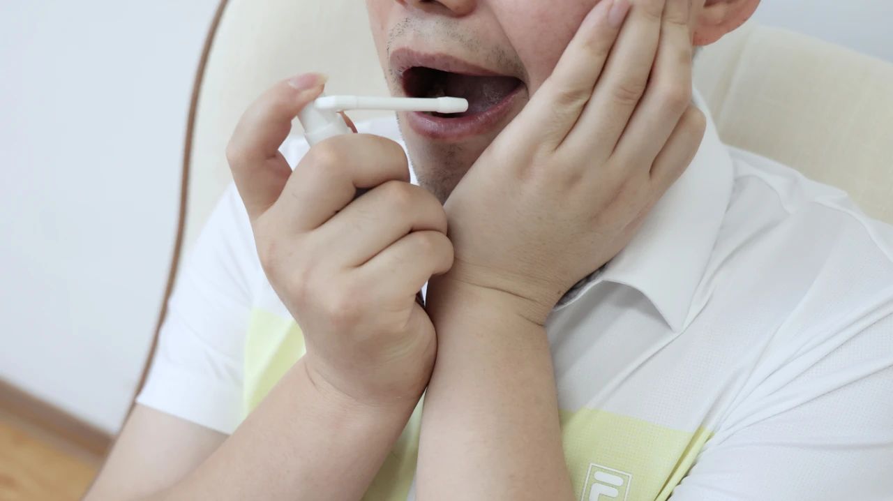 口腔溃疡吃维生素b2还是维生素c好,口腔溃疡吃维生素c还是维生素b好