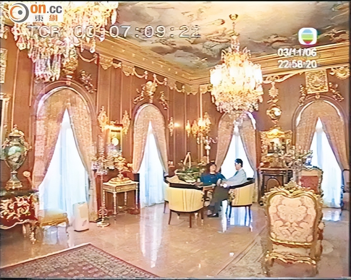 恋人妻、追青霞、混黑道、建豪宅，“武侠片之父”的江湖往事……