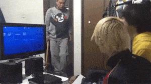 “24岁的女友发育成这样算正常吗？”哈哈哈朋友都说她是我兄弟！