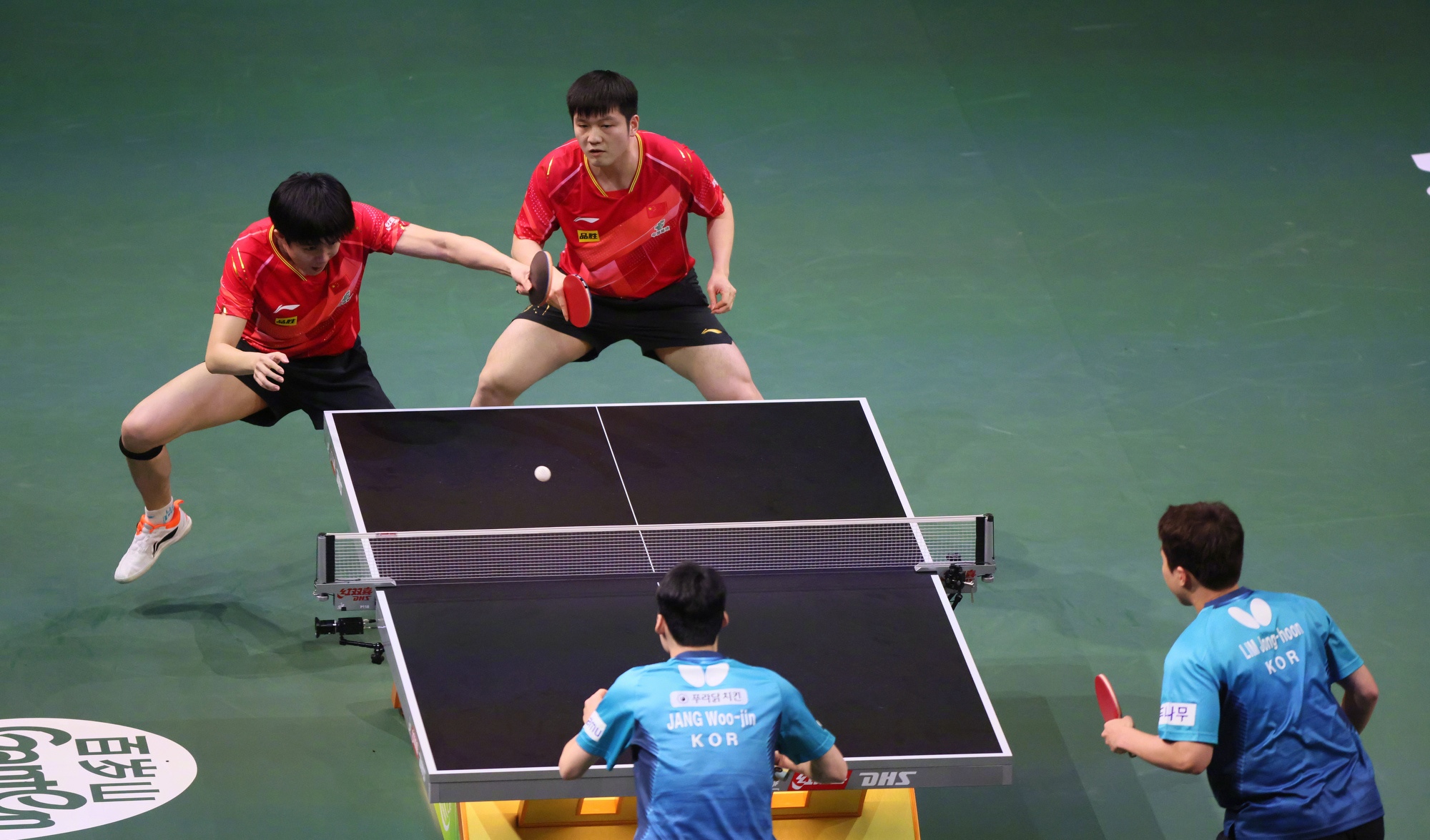 樊振东王楚钦胜韩国组合夺冠,樊振东王楚钦夺冠发布会