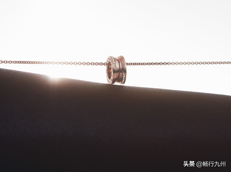 bvlgari彩色蓝宝石,bvlgari黑陶瓷带钻