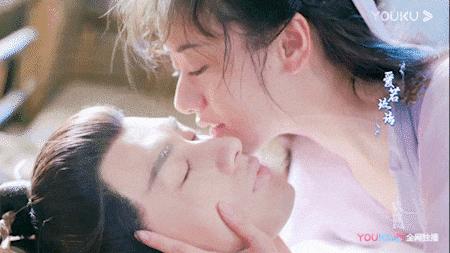 成毅袁冰妍电视剧吻戏片段,成毅袁冰妍小竹林吻戏花絮