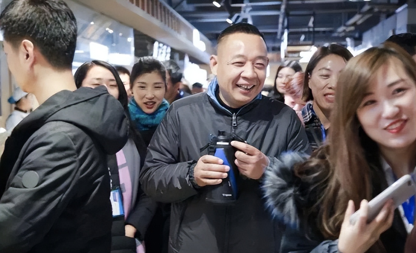 胖东来加班一次罚5000,95%的钱分给员工