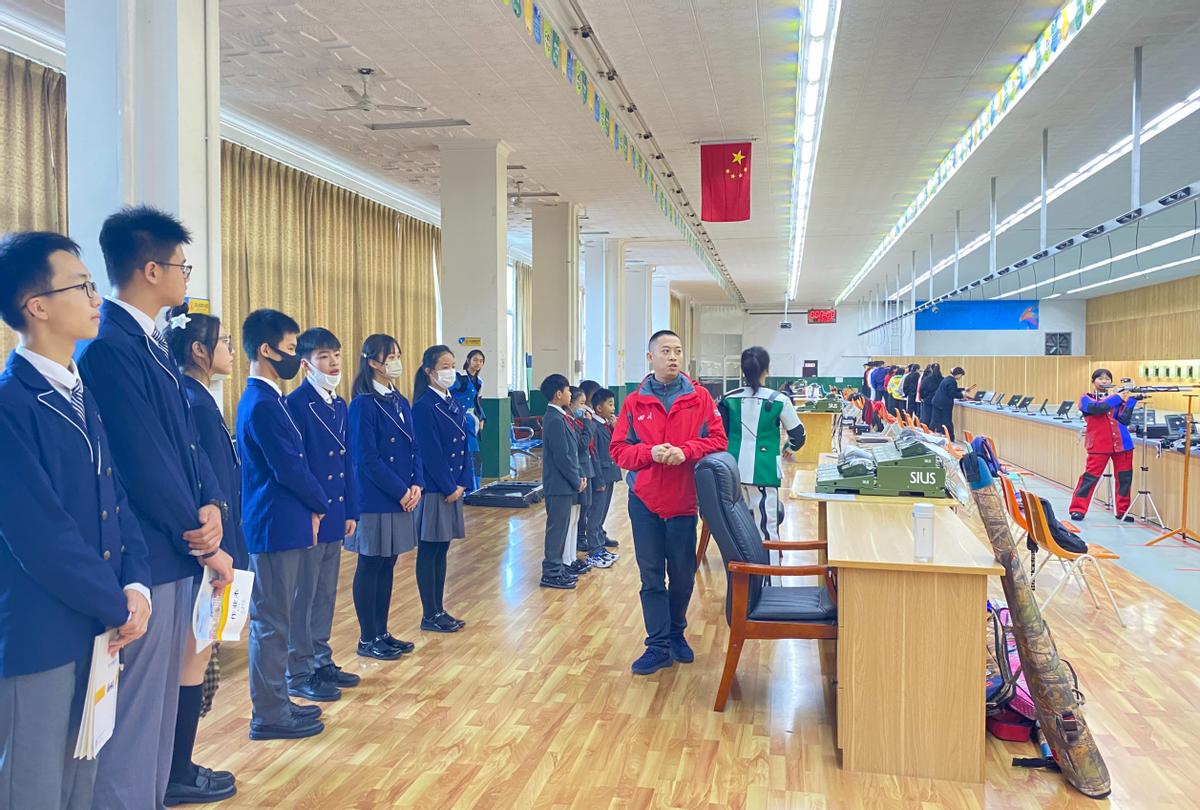 第一次看到，凤凰山这面“冠军墙”，新川学子震撼了