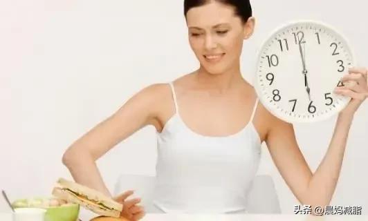 减脂晚餐建议怎么吃,减脂期晚餐光吃香蕉可以吃多少