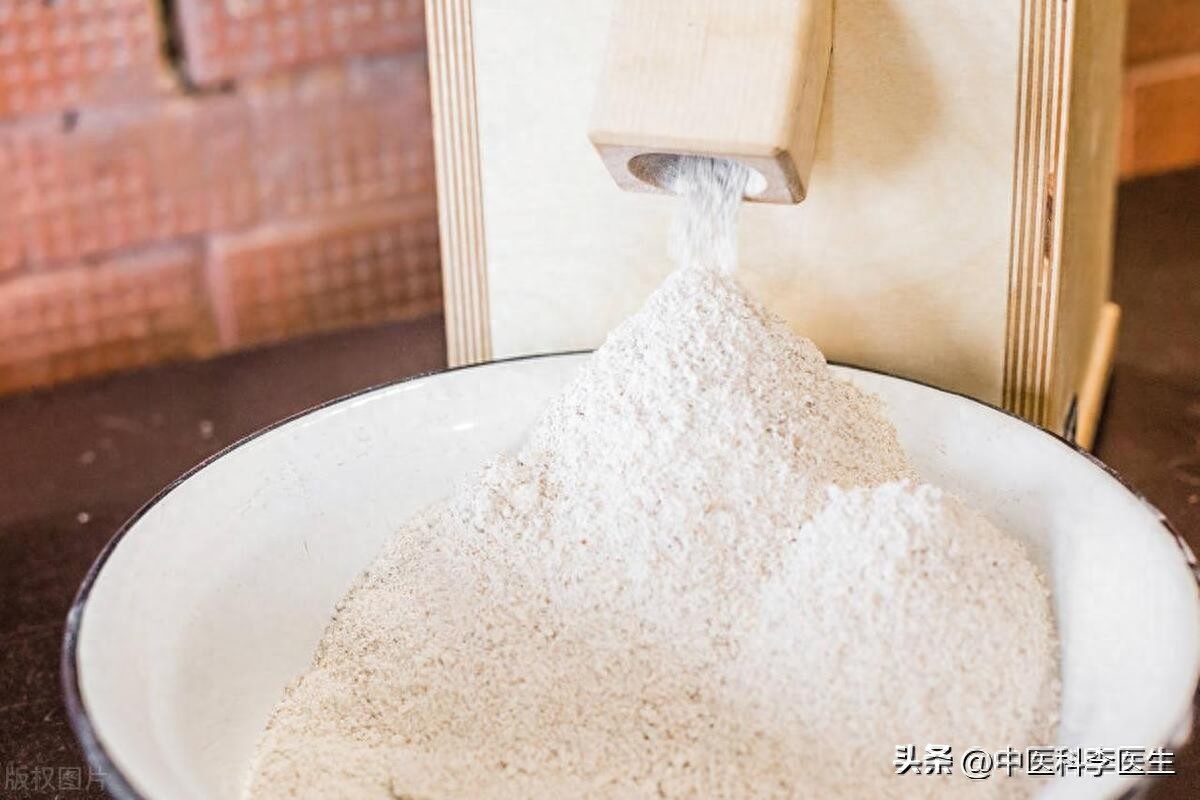 面粉里掺滑石粉有什么危害,面粉添加滑石粉能发起来吗