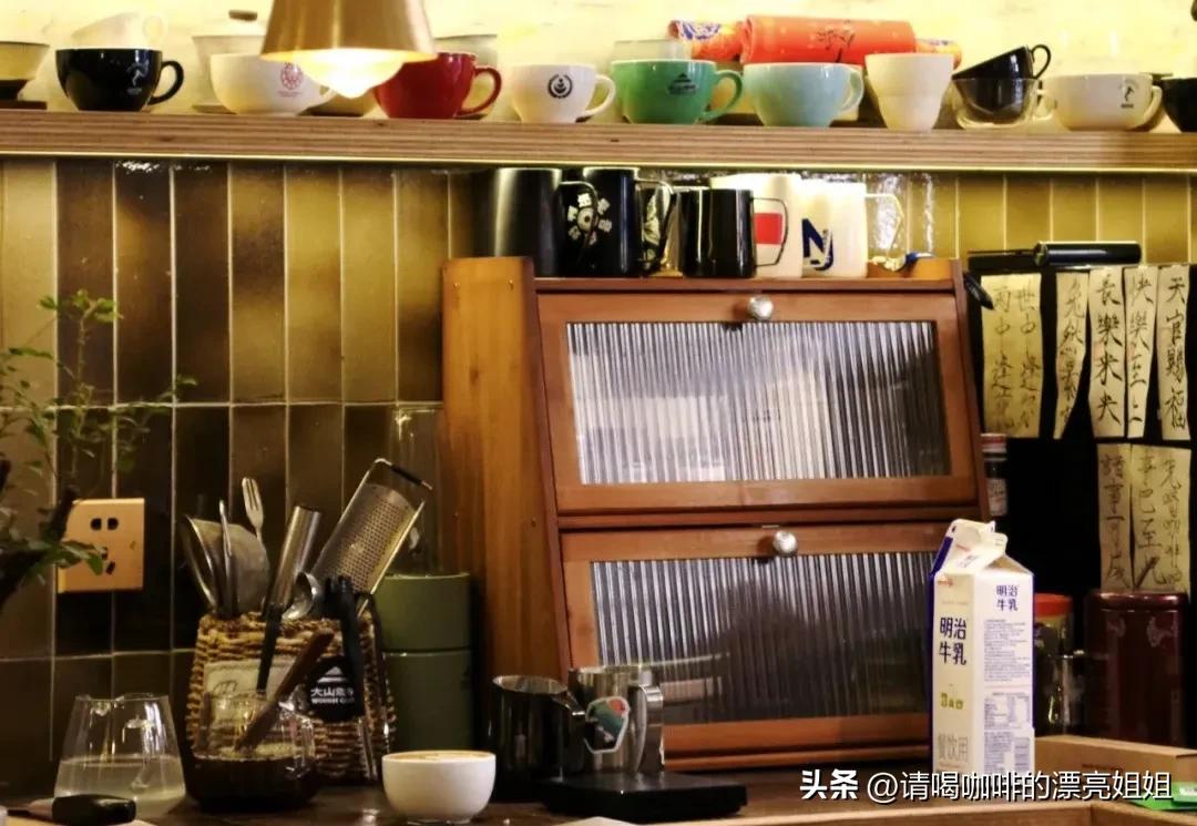 咖啡店常用的拿铁牛奶 (咖啡店用什么牛奶比较好)