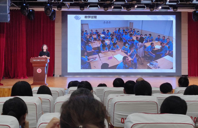 九中教师在石家庄生涯规划教师培训暨名师讲堂活动中展示说播课