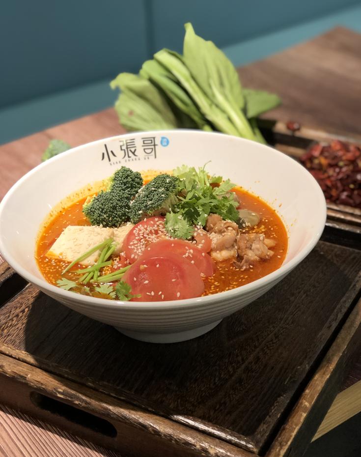 90后小张哥麻辣烫怎么火起来的,小张哥麻辣烫的利润能达到多少