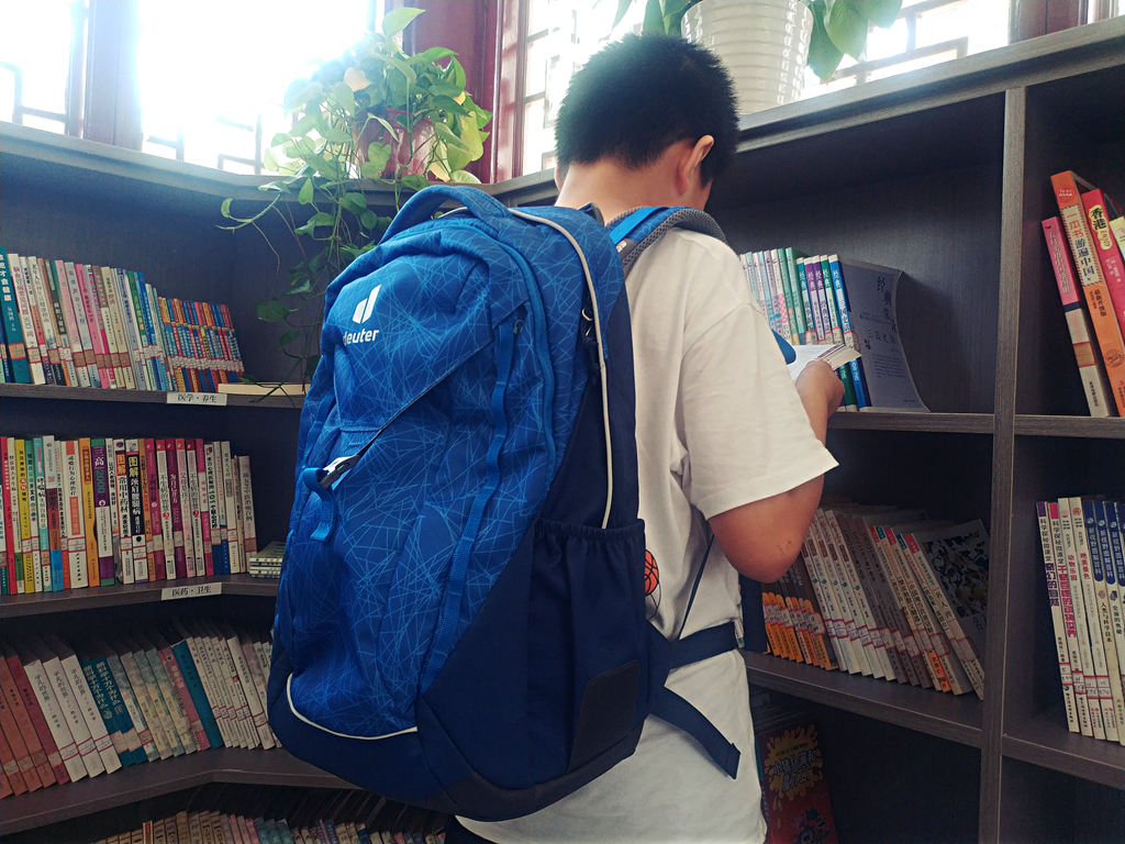 保护脊柱,健康成长:多特(Deuter)Ypsilon优习护脊中学生书包