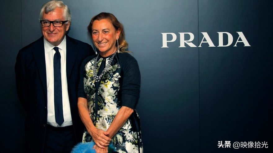 Prada时尚帝国的最佳夫妻档，恩爱46年，携手退位，赛车儿子接手