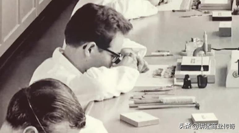 劳力士第一代全自动机芯,劳力士第一代机芯是什么样子的