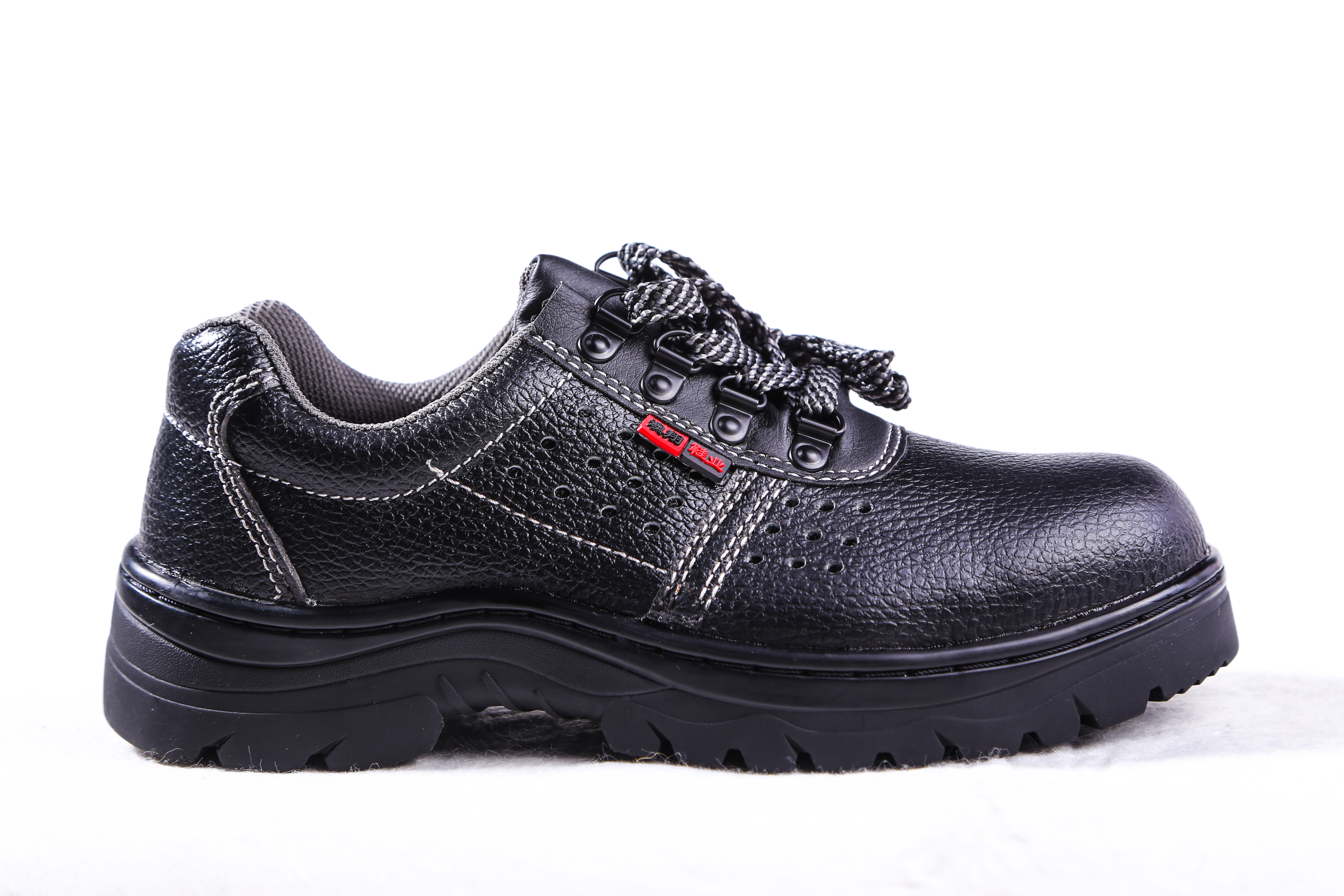 工厂穿劳保鞋推荐,家具厂劳保用品