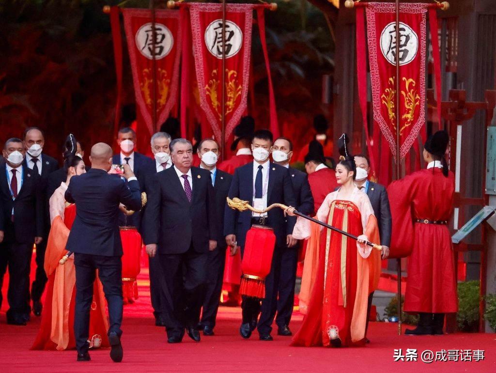 中亚五国峰会VS七国集团峰会