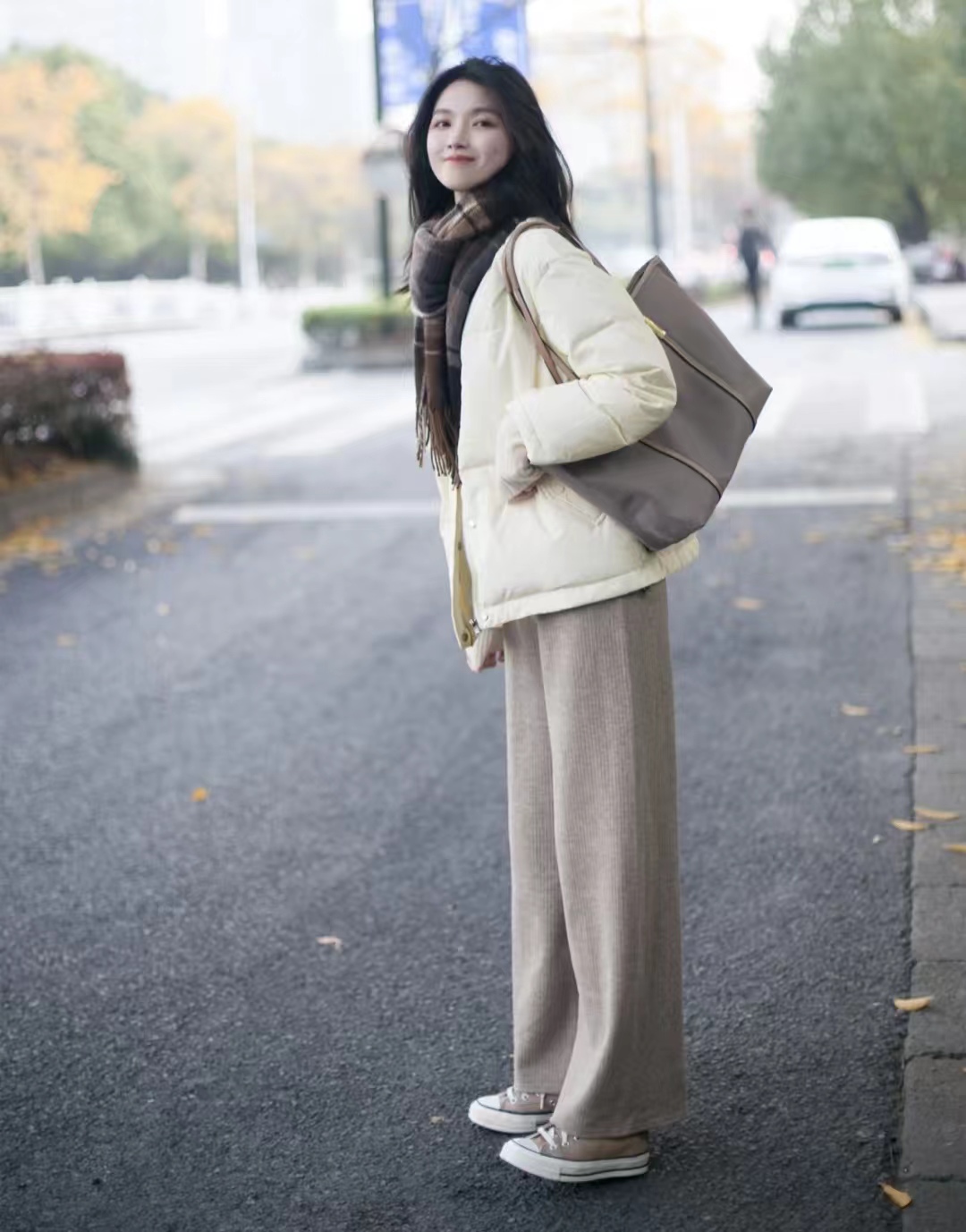 今年流行什么裤子女性穿着好看点,今年流行什么样的裤子最时髦漂亮