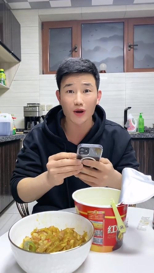 嘎子手机专嘎智商？8999元手机卖1999还能净赚！