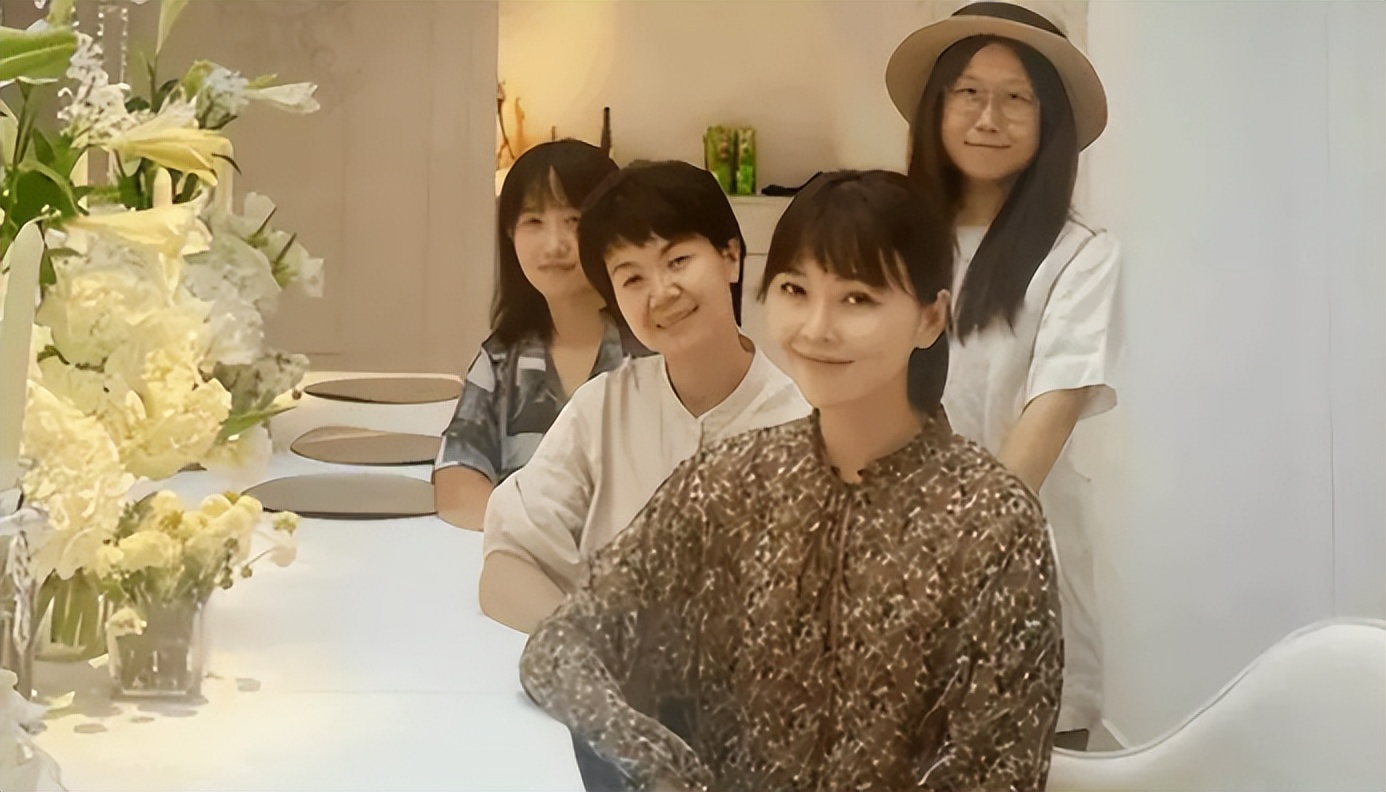 女主持人哽咽播报汶川地震,汶川地震直播哭了的主持人是谁