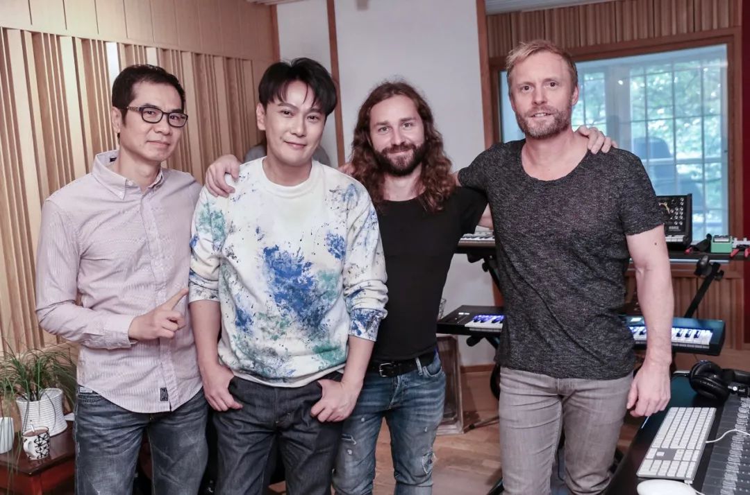 情歌王子张信哲，拒绝周迅求爱，却为王菲豪掷百万，至今不婚